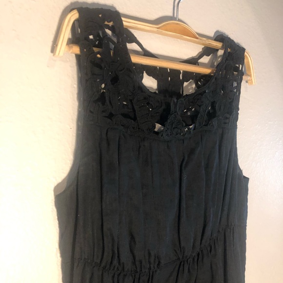 Black dress - Picture 2 of 5